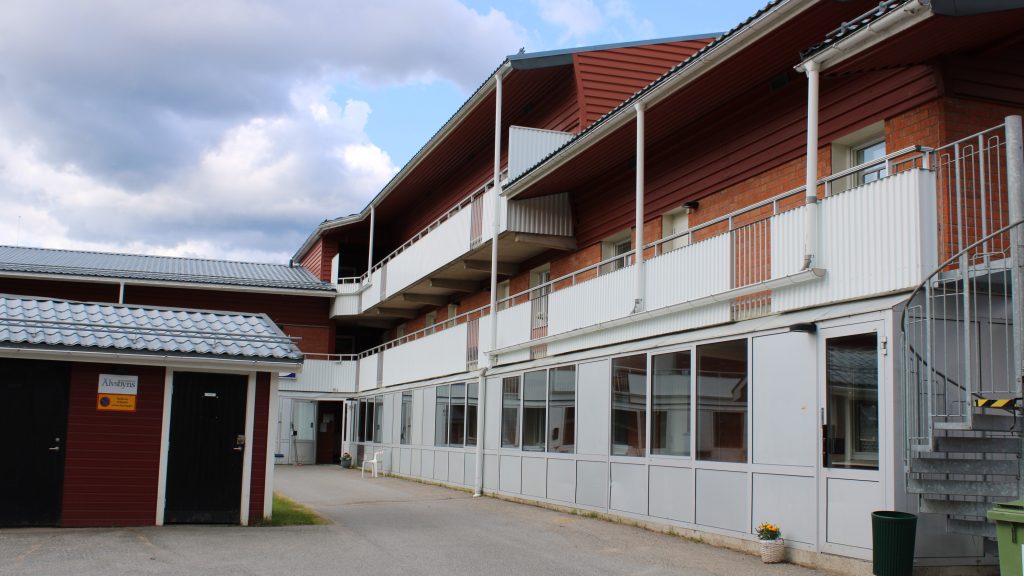 Bild på lägenhetshuset utvändigt VIOLEN